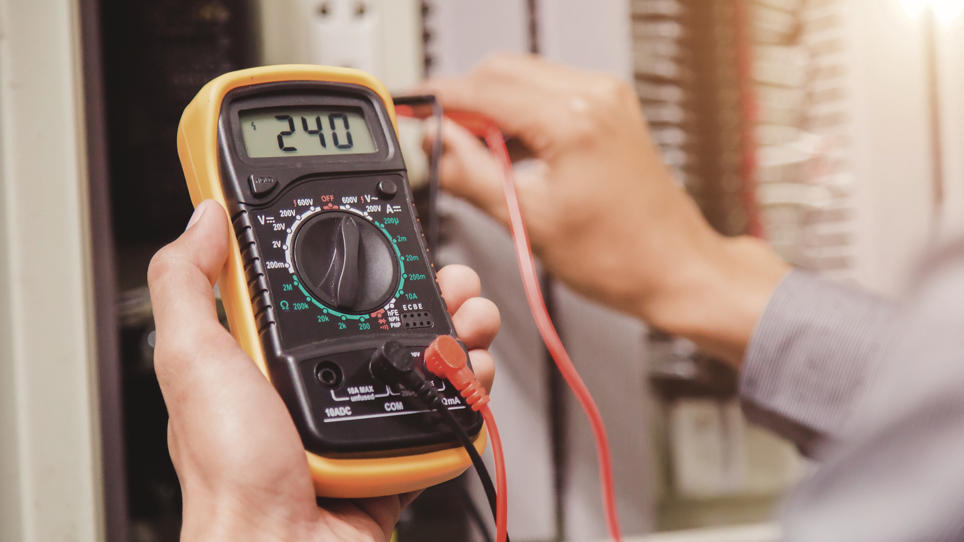Why It Is Important to Read the Correct Voltage and Current Rating When Choosing a Suitable Power Adapter